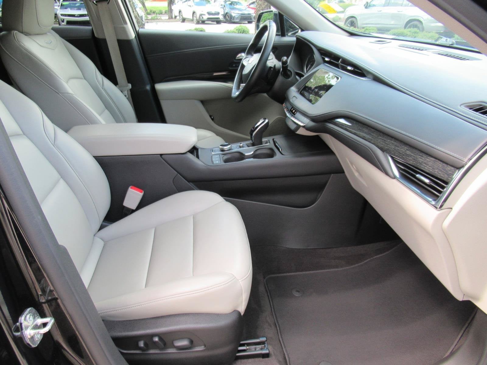 2022 Cadillac XT4 AWD Premium Luxury