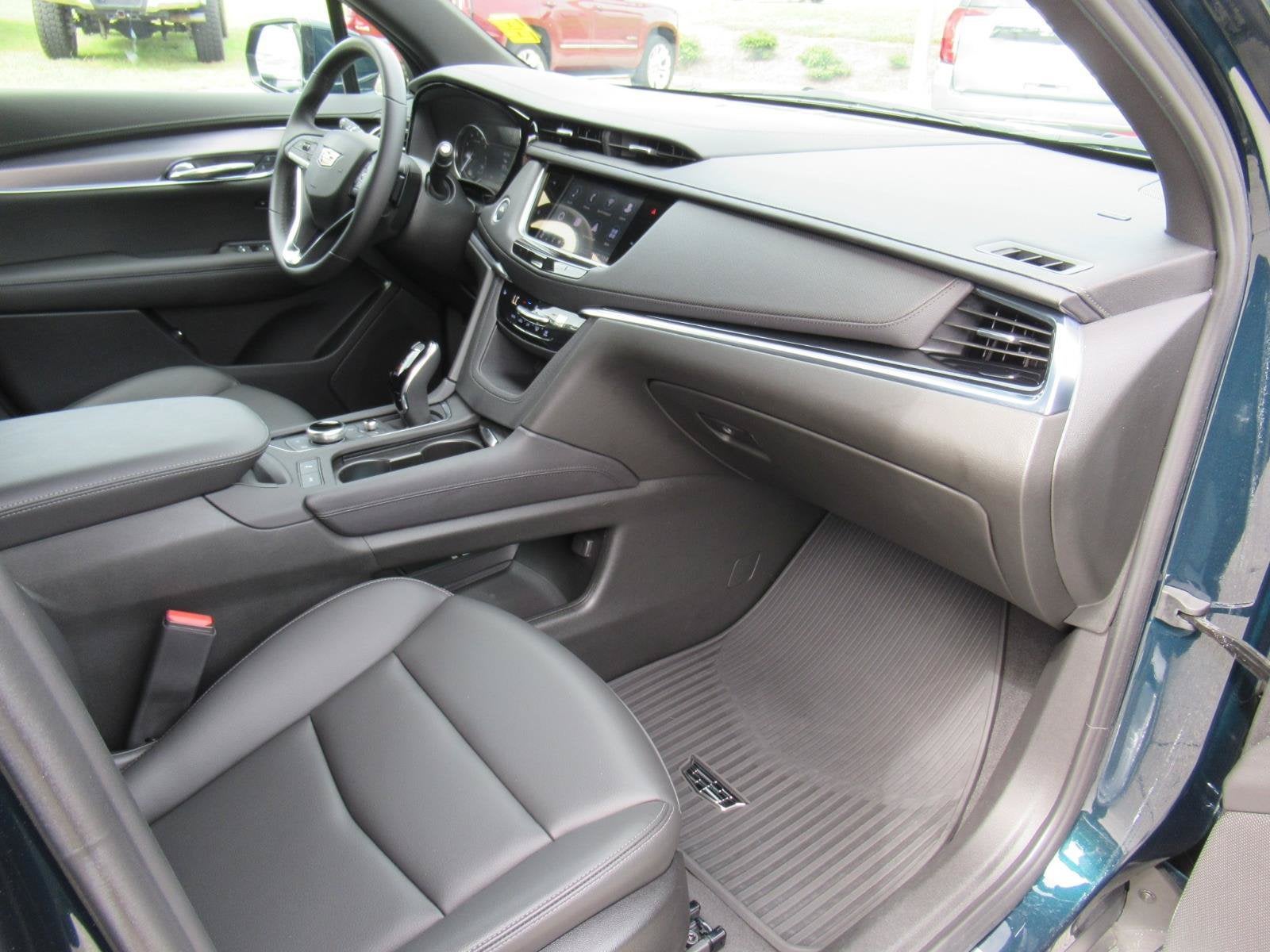 2025 Cadillac XT6 Luxury
