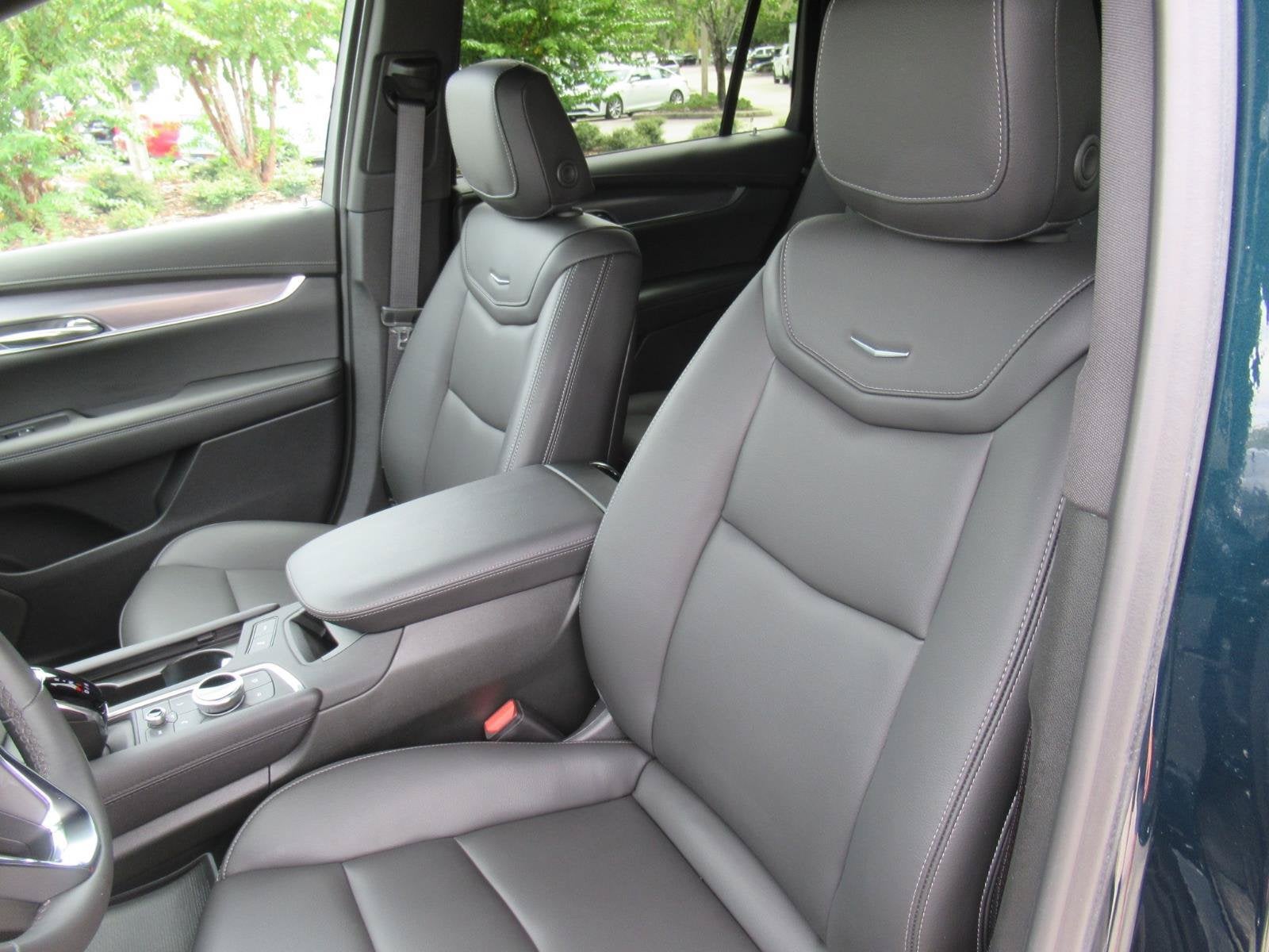 2025 Cadillac XT6 Luxury