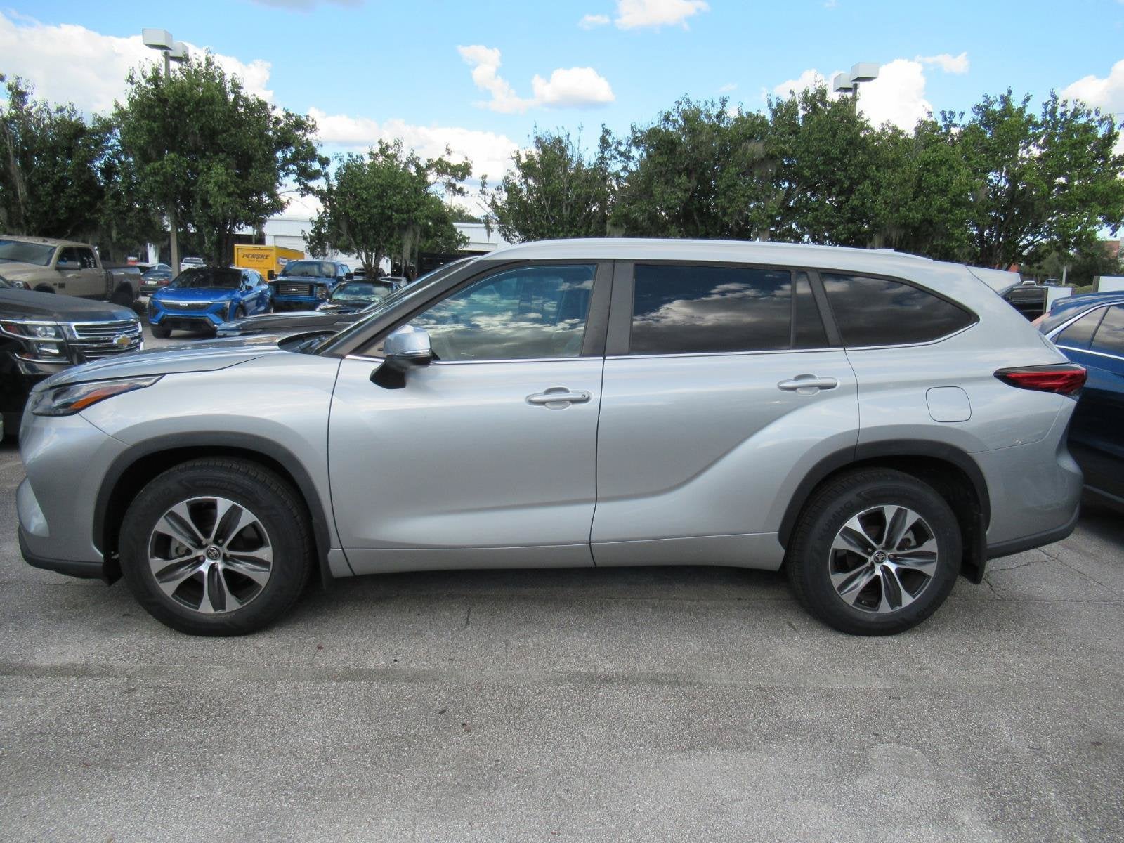 2023 Toyota Highlander L