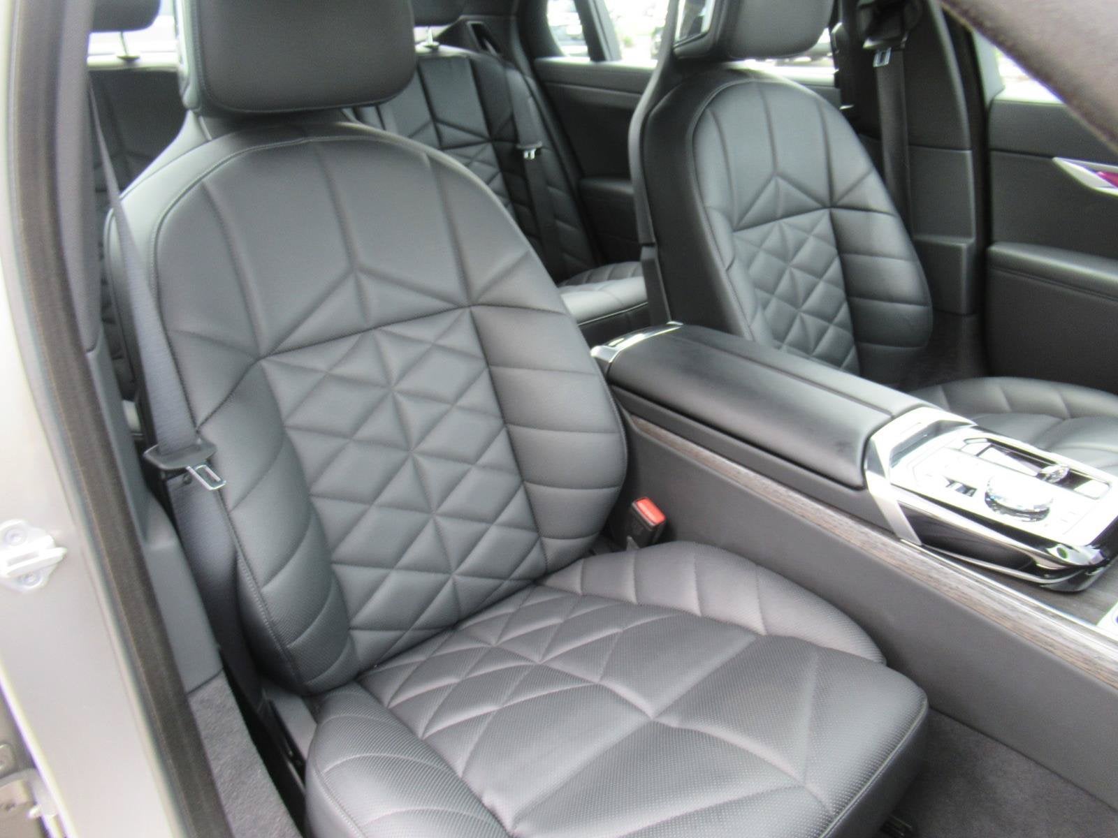 2023 BMW 7 Series 740i