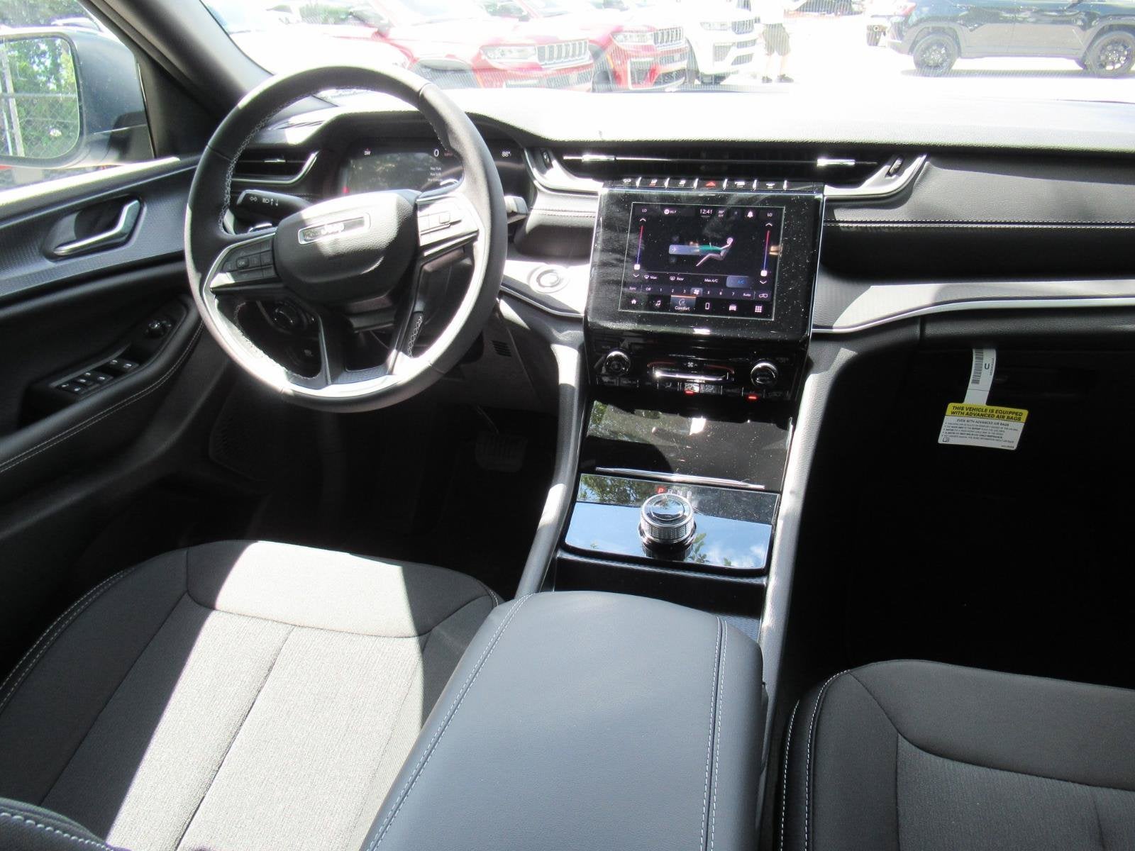 2026 Jeep Grand Cherokee GRAND CHEROKEE LAREDO 4X2