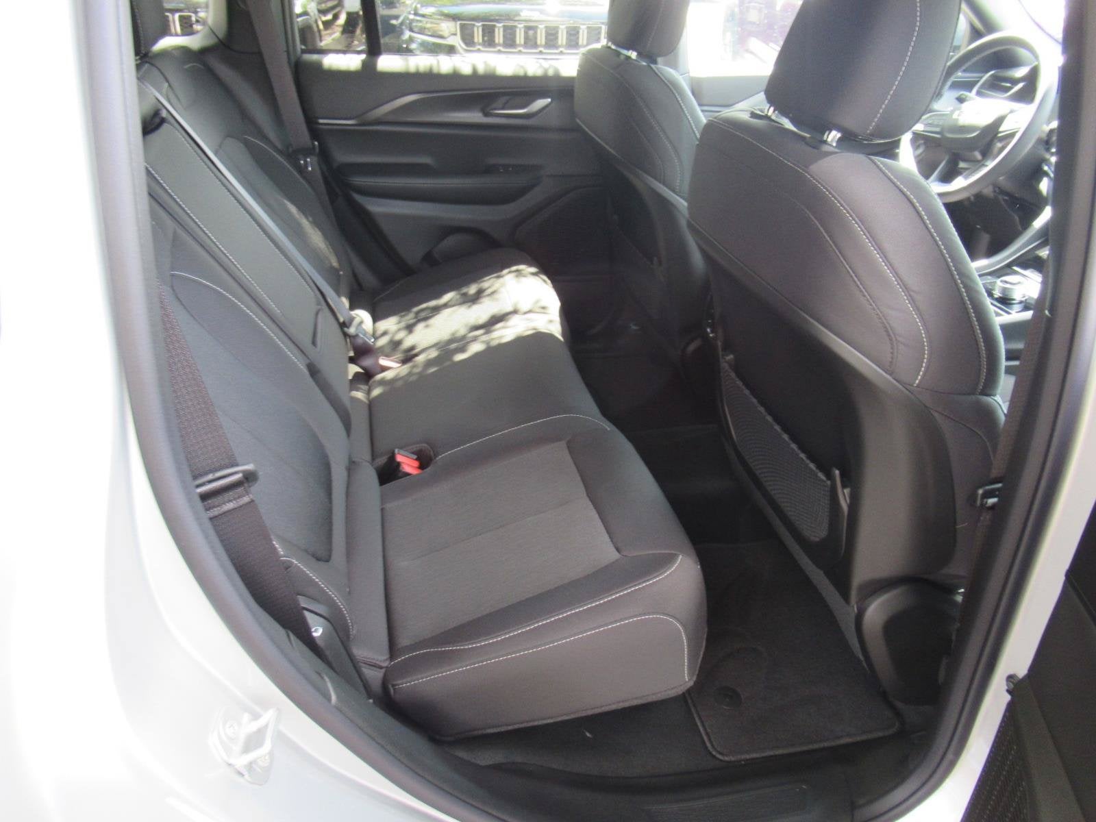 2026 Jeep Grand Cherokee GRAND CHEROKEE LAREDO 4X2