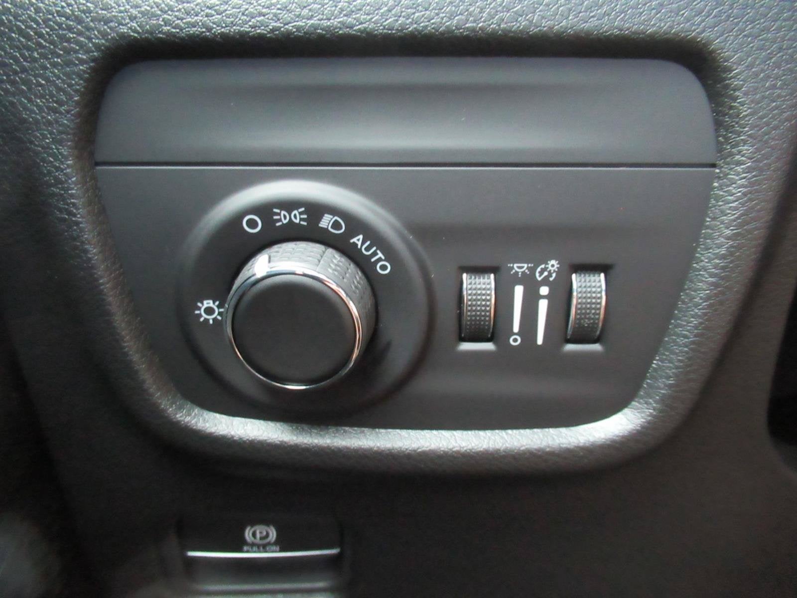 2027 Jeep Grand Cherokee GRAND CHEROKEE LAREDO X 4X2