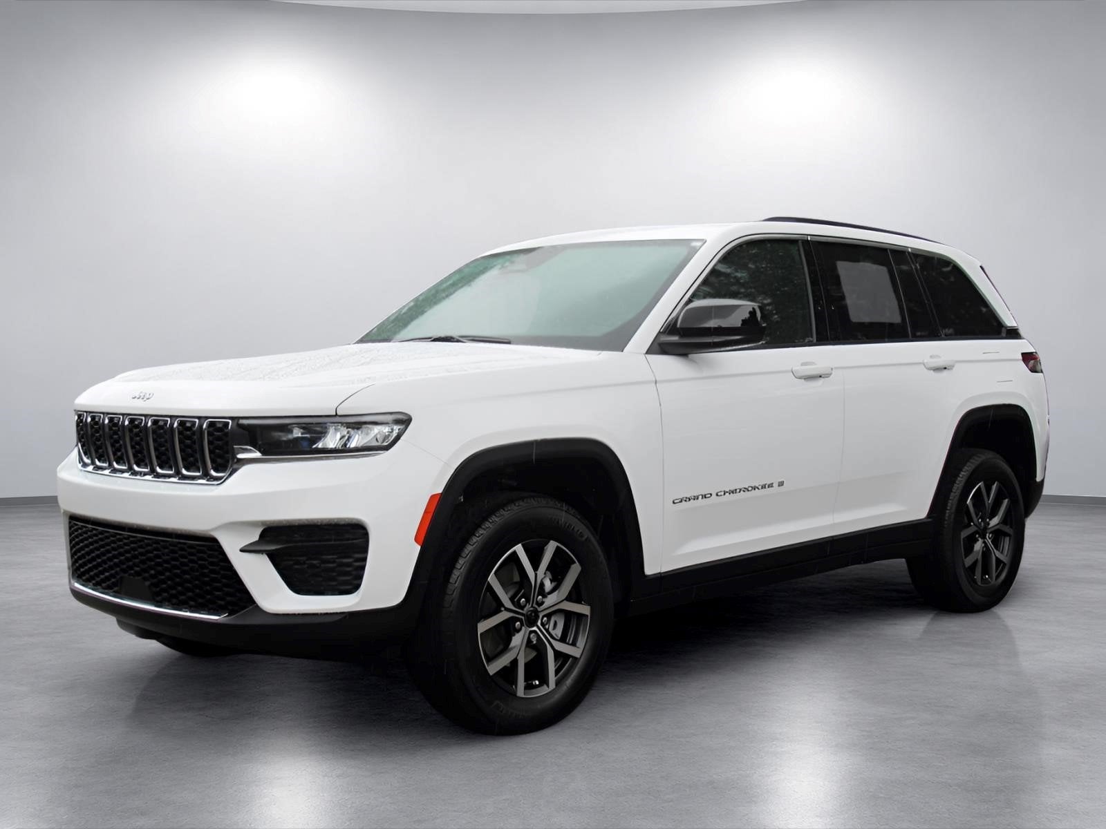 2027 Jeep Grand Cherokee GRAND CHEROKEE LAREDO X 4X2