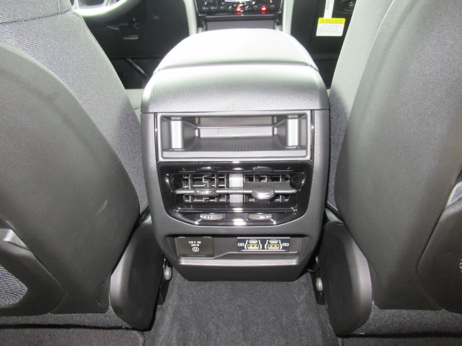 2027 Jeep Grand Cherokee GRAND CHEROKEE LAREDO X 4X2