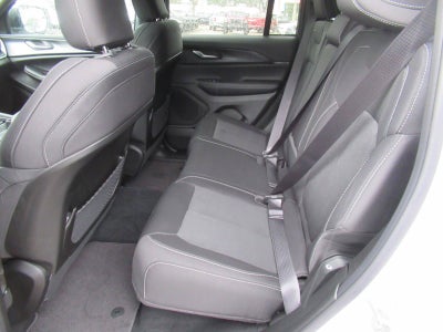 2027 Jeep Grand Cherokee GRAND CHEROKEE LAREDO X 4X2