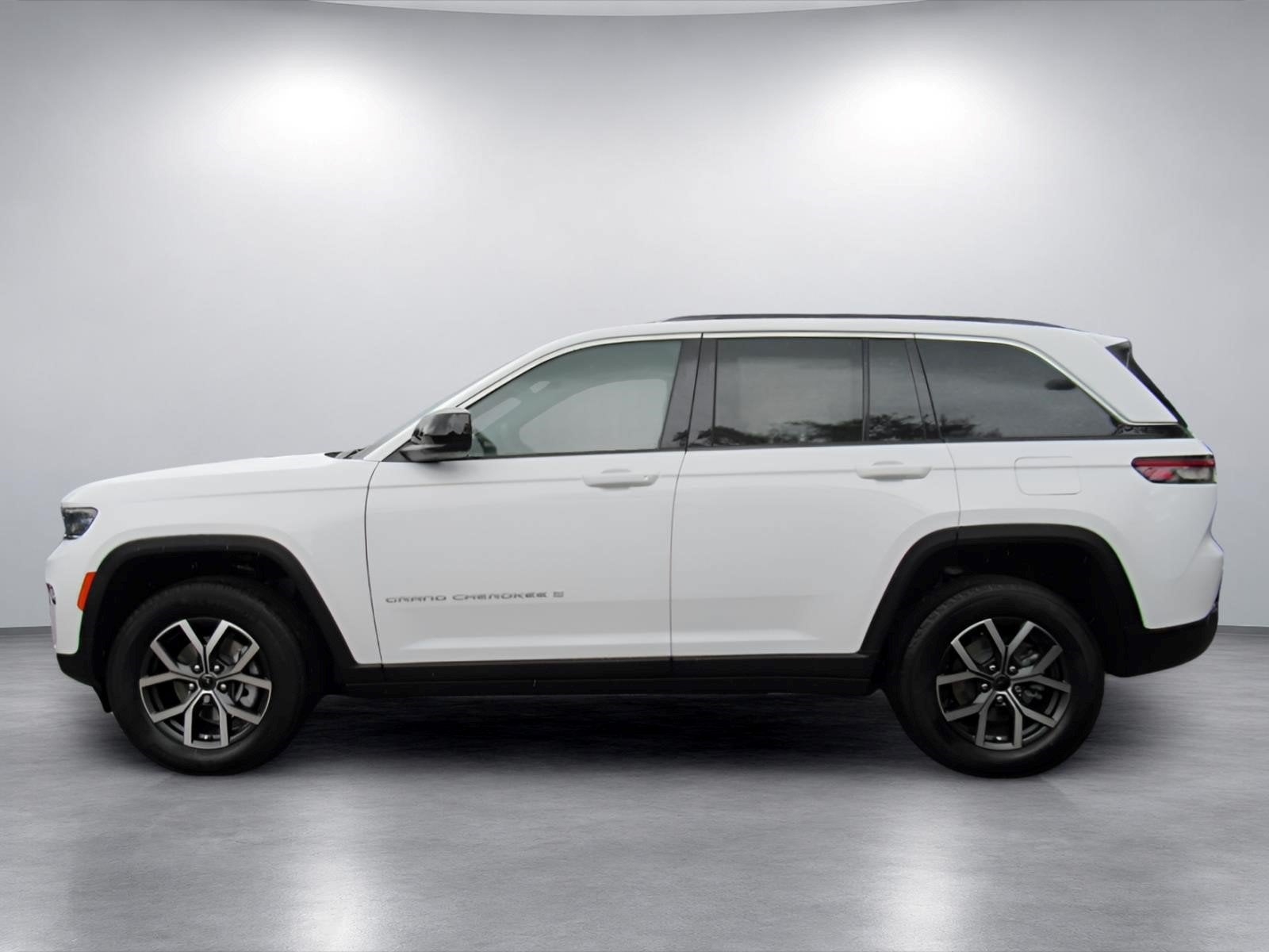 2027 Jeep Grand Cherokee GRAND CHEROKEE LAREDO X 4X2