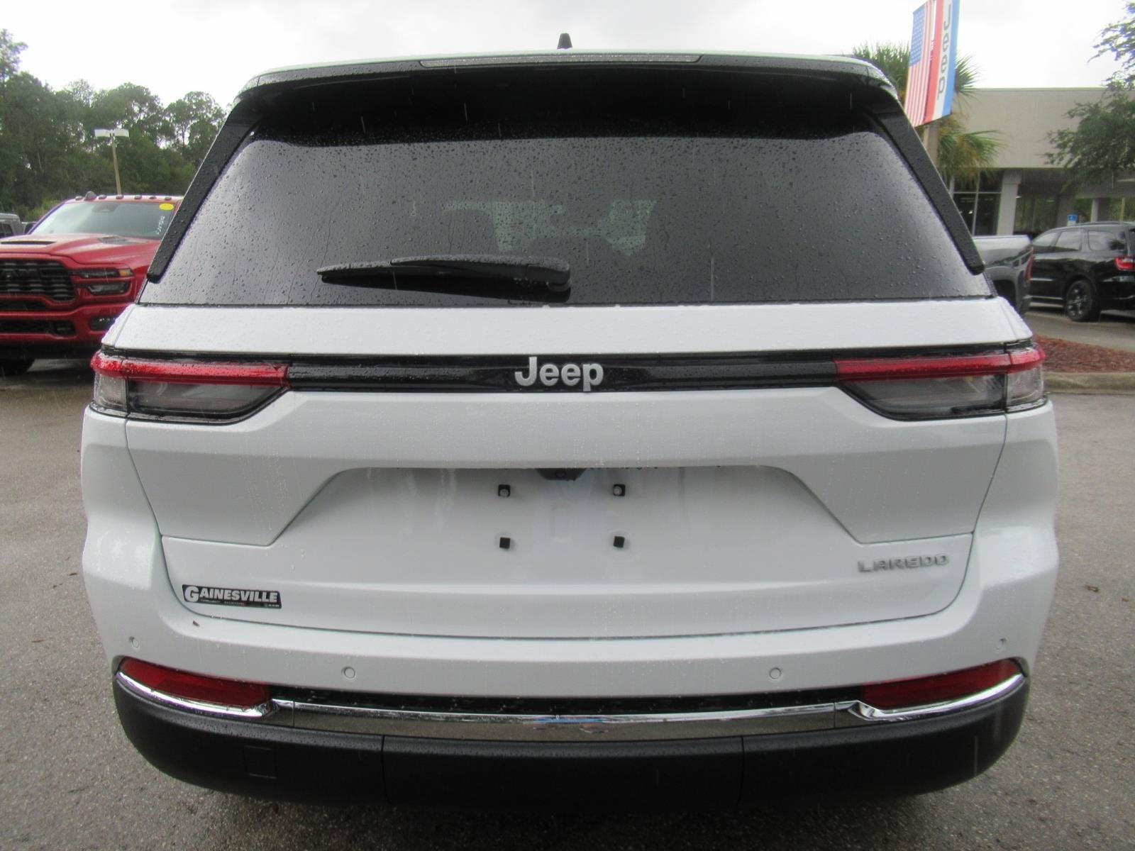 2027 Jeep Grand Cherokee GRAND CHEROKEE LAREDO X 4X2