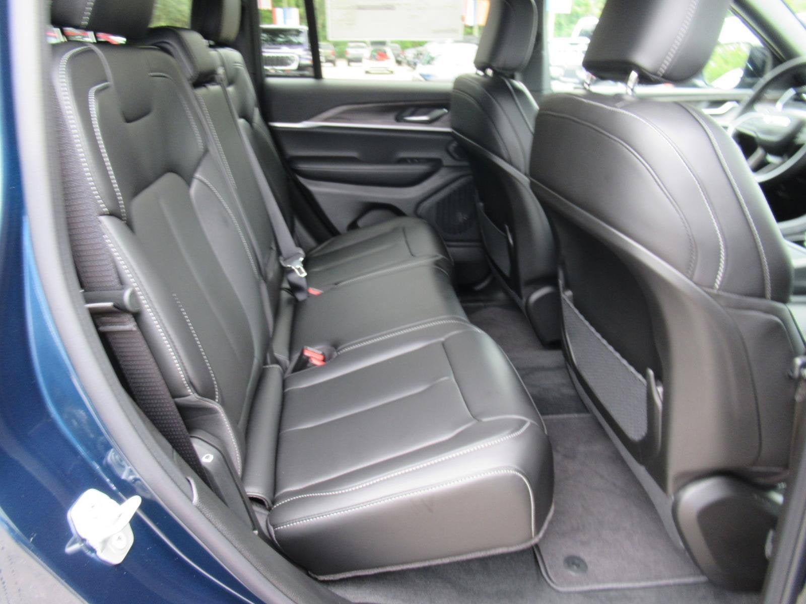 2027 Jeep Grand Cherokee GRAND CHEROKEE LIMITED 4X2