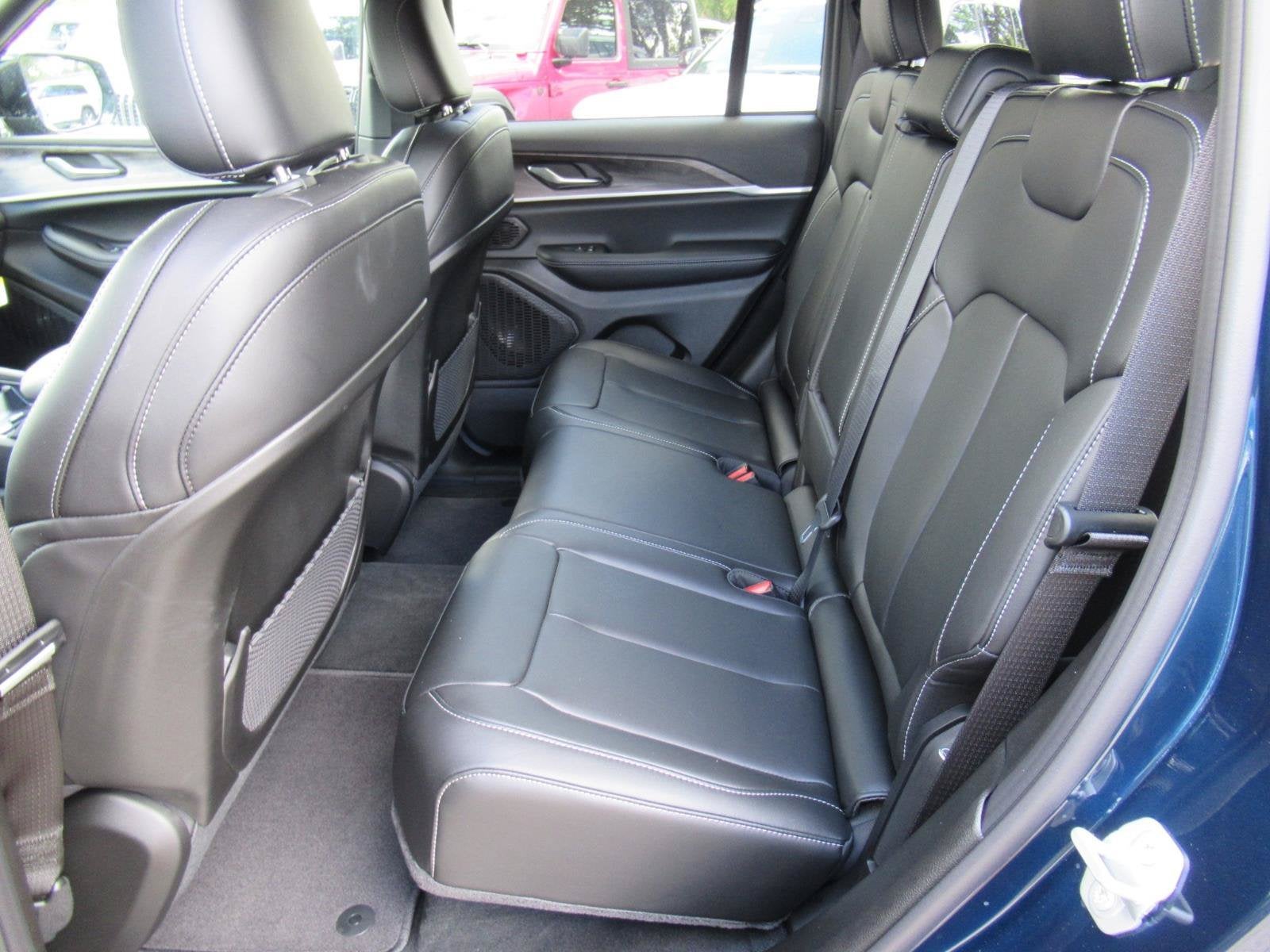 2027 Jeep Grand Cherokee GRAND CHEROKEE LIMITED 4X2