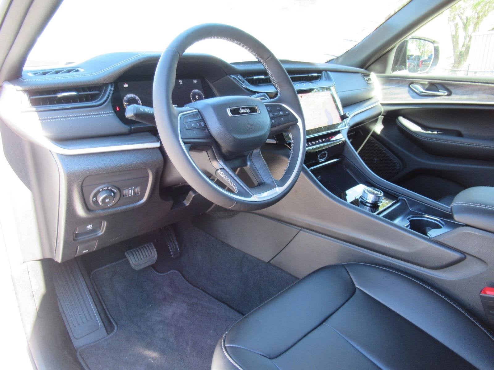 2027 Jeep Grand Cherokee GRAND CHEROKEE LIMITED 4X2