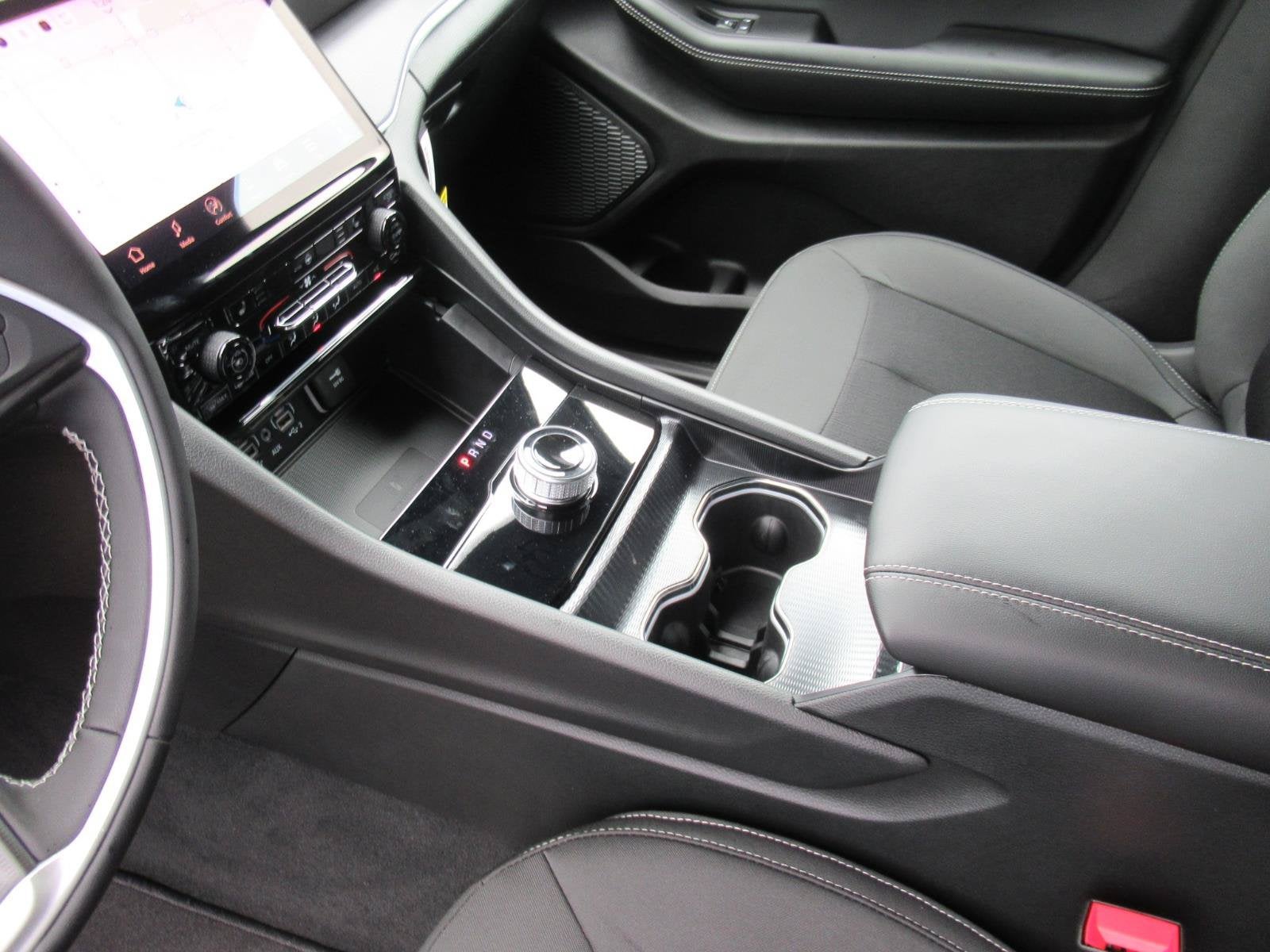 2027 Jeep Grand Cherokee GRAND CHEROKEE LAREDO X 4X4