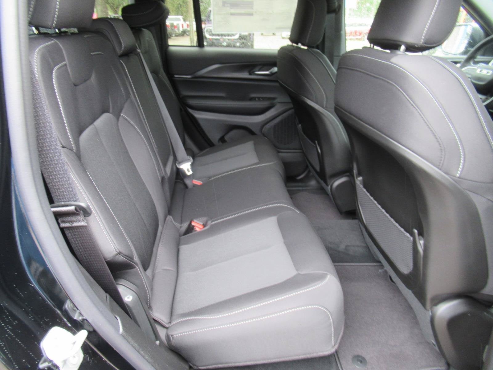2027 Jeep Grand Cherokee GRAND CHEROKEE LAREDO X 4X4