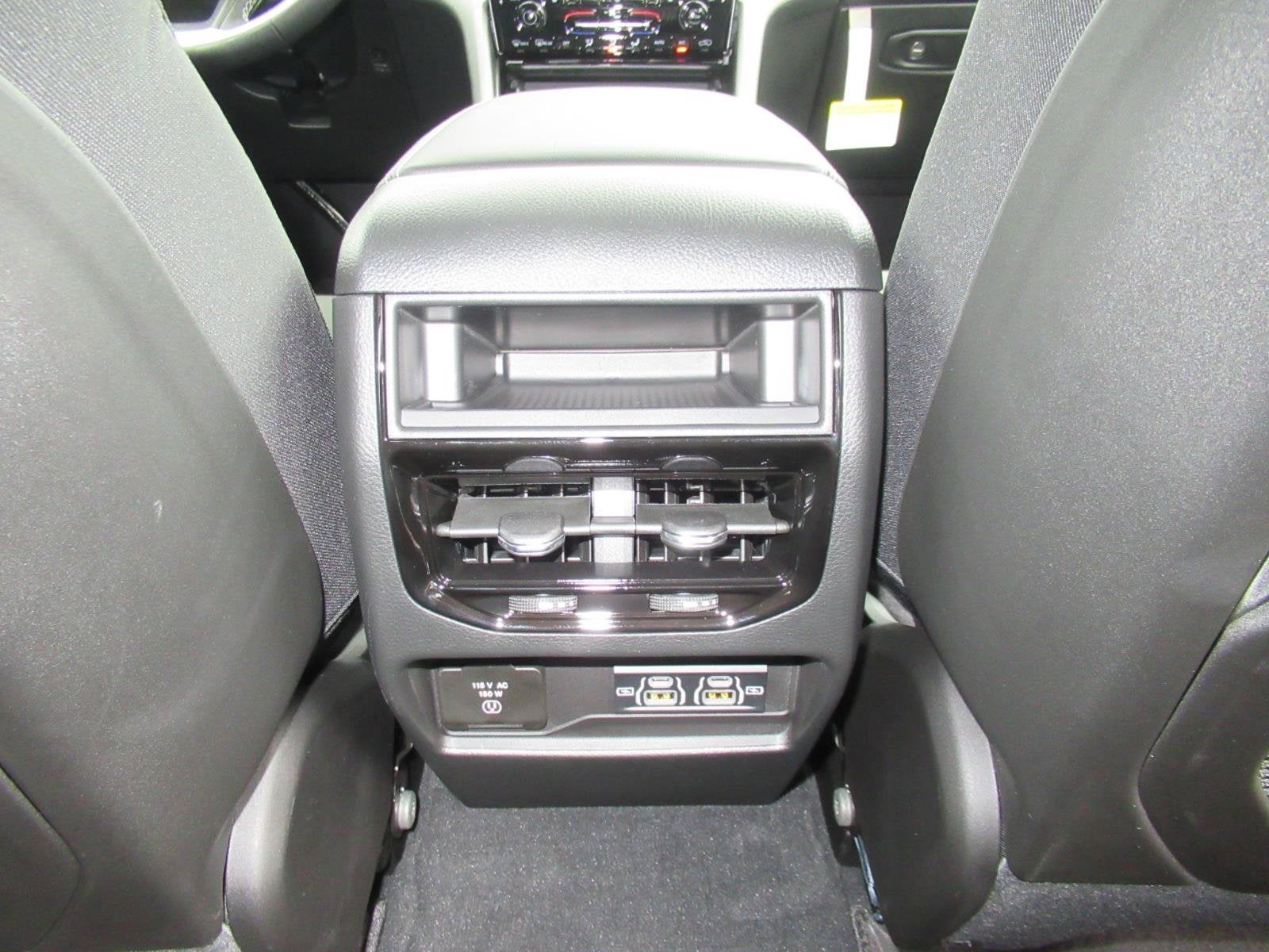 2027 Jeep Grand Cherokee GRAND CHEROKEE LAREDO X 4X4