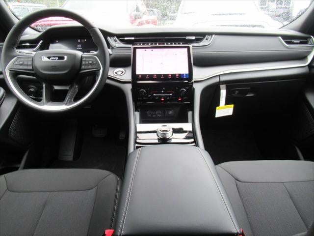 2027 Jeep Grand Cherokee GRAND CHEROKEE LAREDO X 4X4