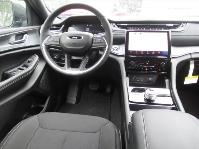 2027 Jeep Grand Cherokee GRAND CHEROKEE LAREDO X 4X4