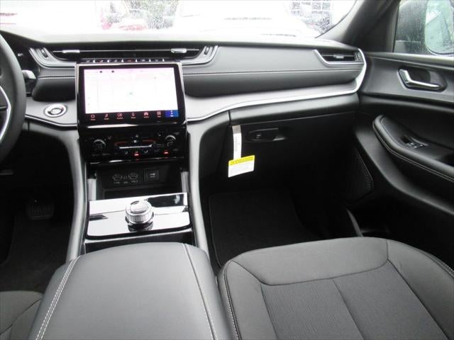 2027 Jeep Grand Cherokee GRAND CHEROKEE LAREDO X 4X4