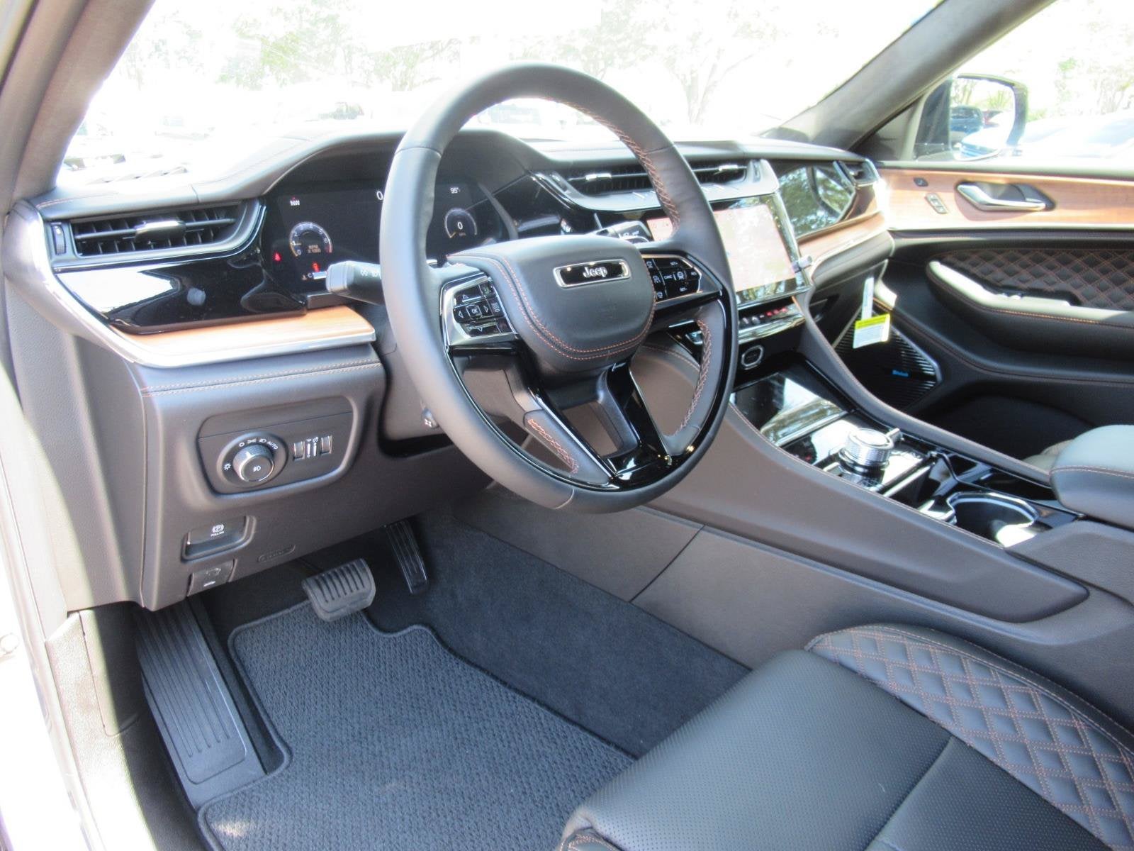 2027 Jeep Grand Cherokee GRAND CHEROKEE SUMMIT 4X4