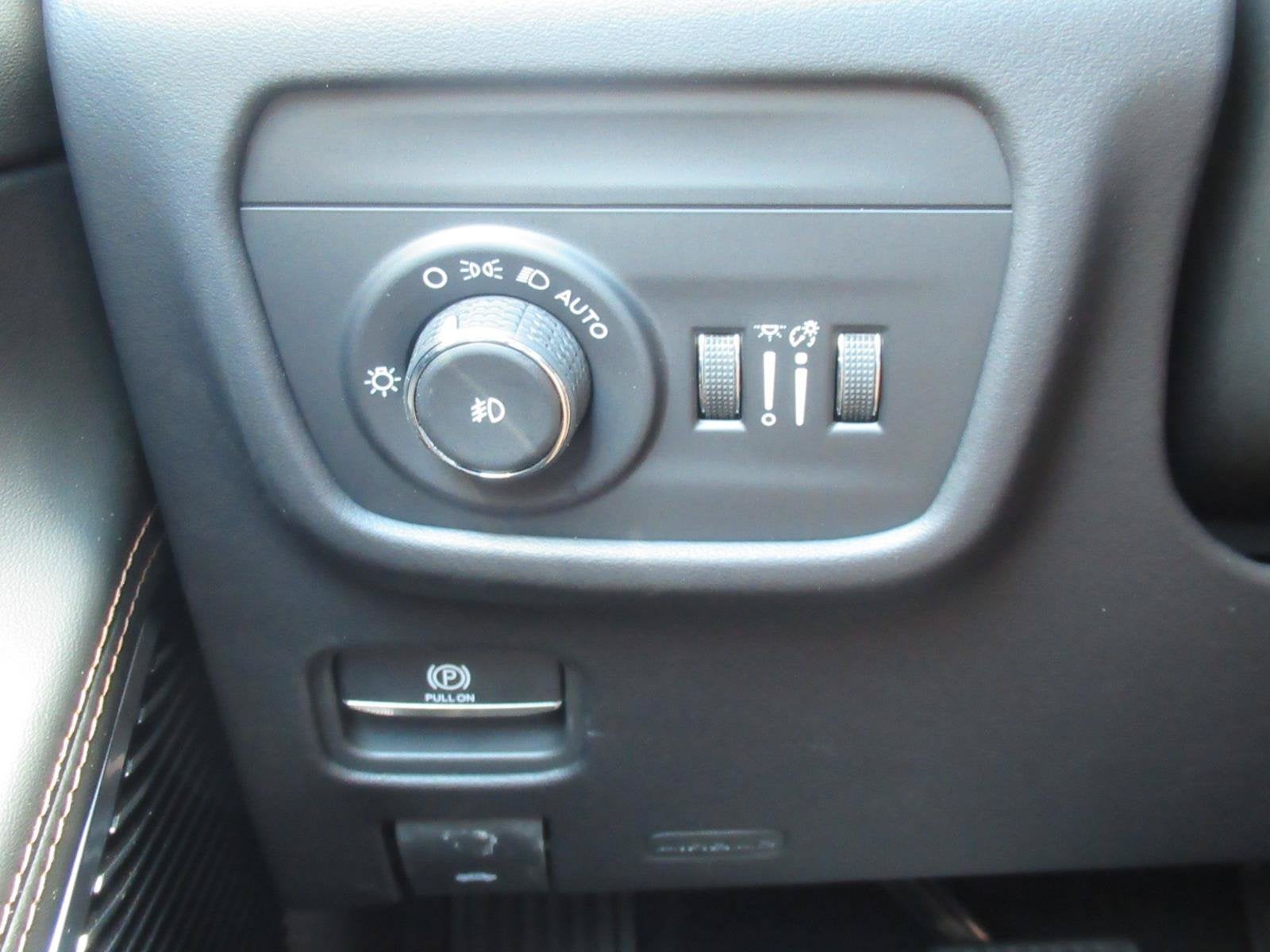2027 Jeep Grand Cherokee GRAND CHEROKEE SUMMIT 4X4