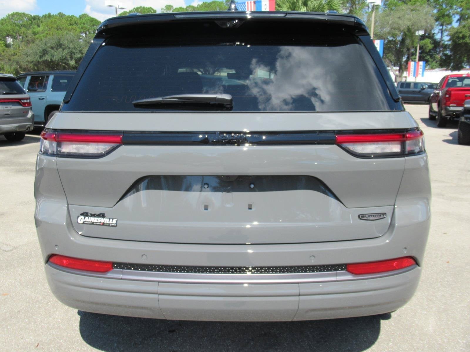 2027 Jeep Grand Cherokee GRAND CHEROKEE SUMMIT 4X4