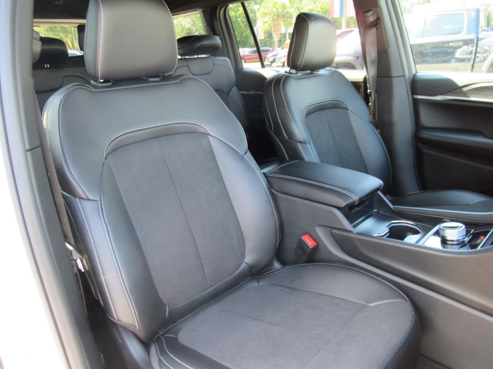 2027 Jeep Grand Cherokee GRAND CHEROKEE L LAREDO ALTITUDE 4X2
