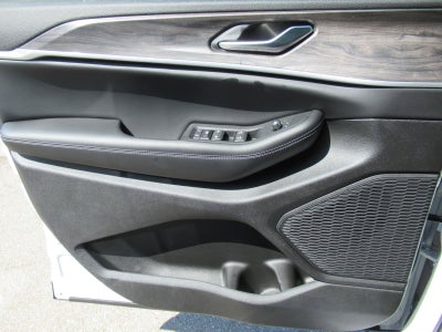 2027 Jeep Grand Cherokee GRAND CHEROKEE L LAREDO ALTITUDE 4X2