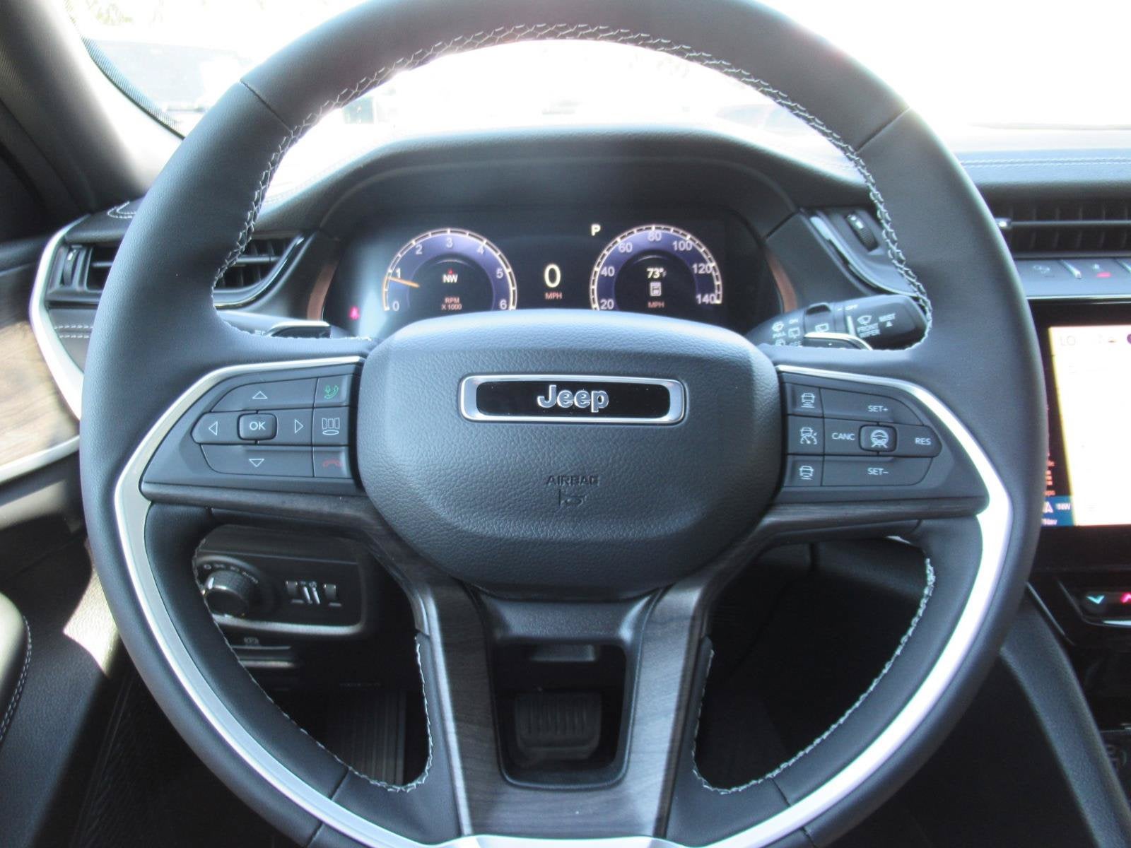 2027 Jeep Grand Cherokee GRAND CHEROKEE L LAREDO ALTITUDE 4X2