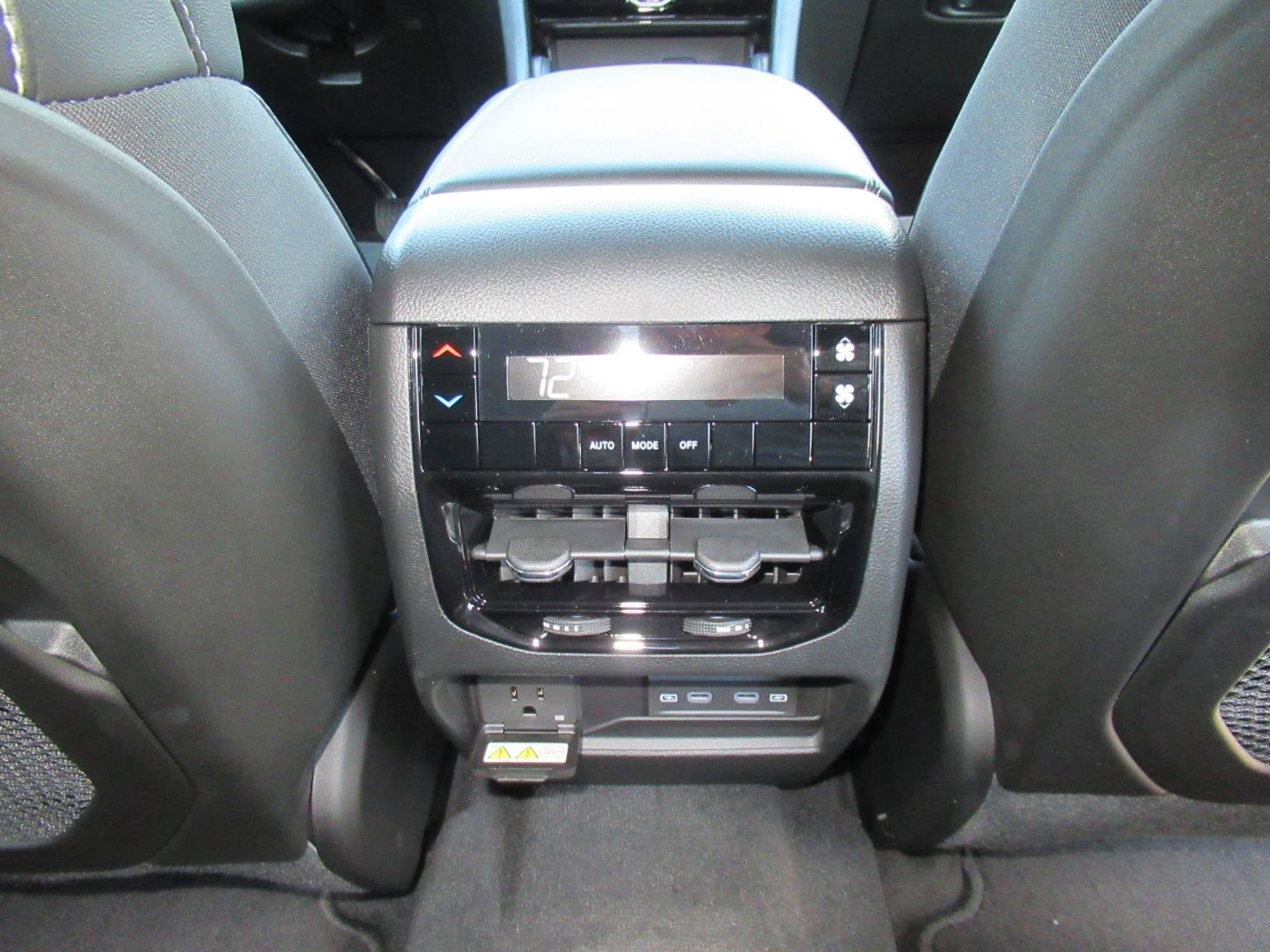 2027 Jeep Grand Cherokee GRAND CHEROKEE L LAREDO ALTITUDE 4X2