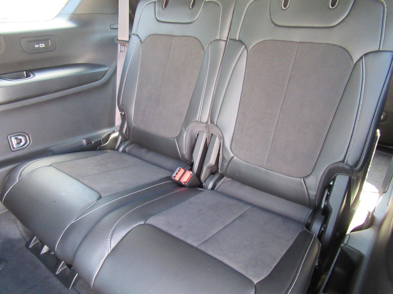 2027 Jeep Grand Cherokee GRAND CHEROKEE L LAREDO ALTITUDE 4X2