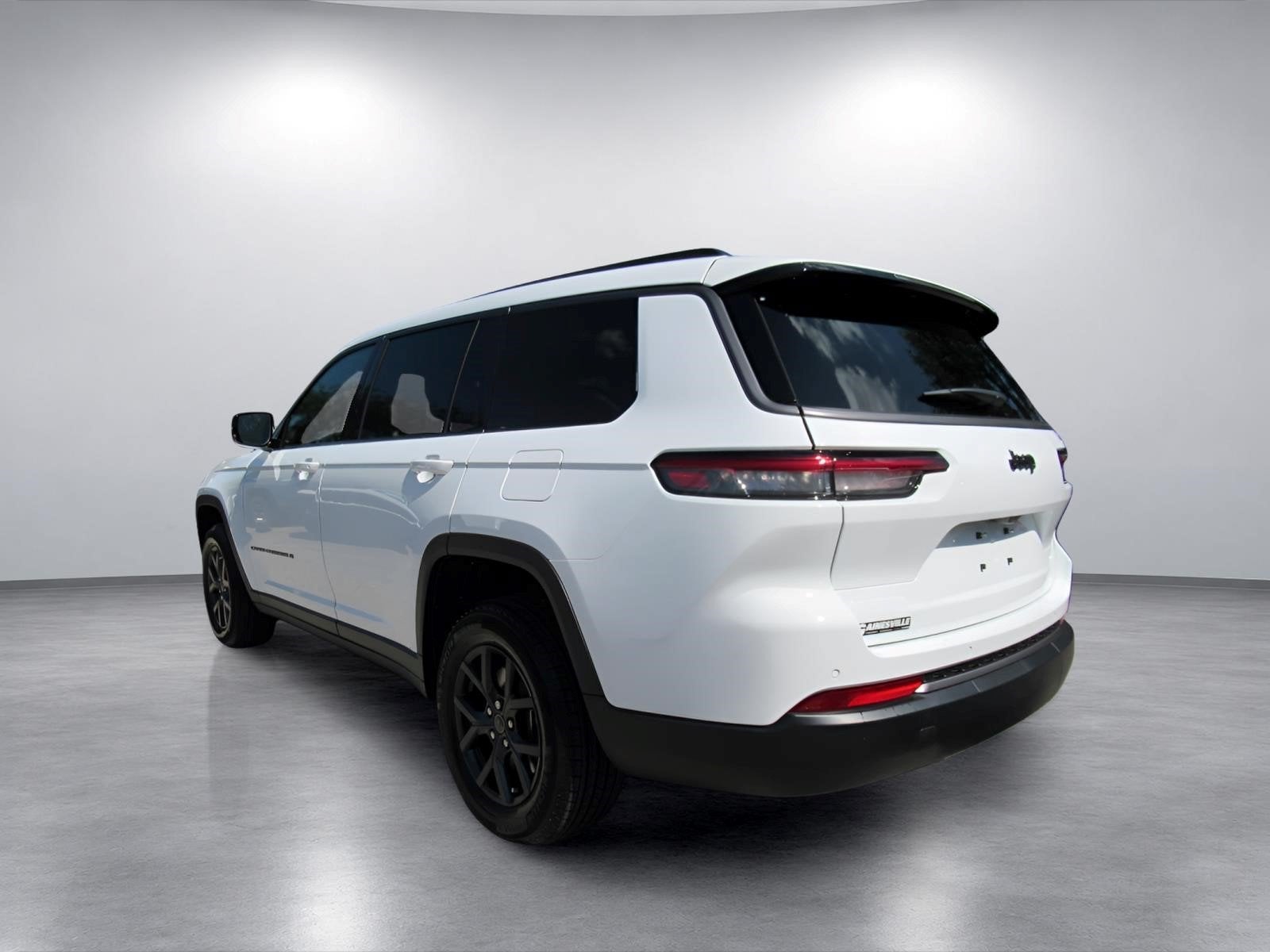 2027 Jeep Grand Cherokee GRAND CHEROKEE L LAREDO ALTITUDE 4X2
