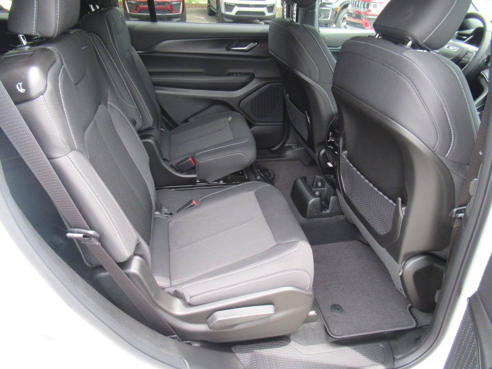 2026 Jeep Grand Cherokee GRAND CHEROKEE L LAREDO X 4X4