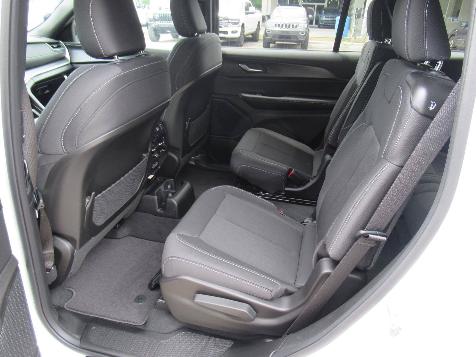 2026 Jeep Grand Cherokee GRAND CHEROKEE L LAREDO X 4X4