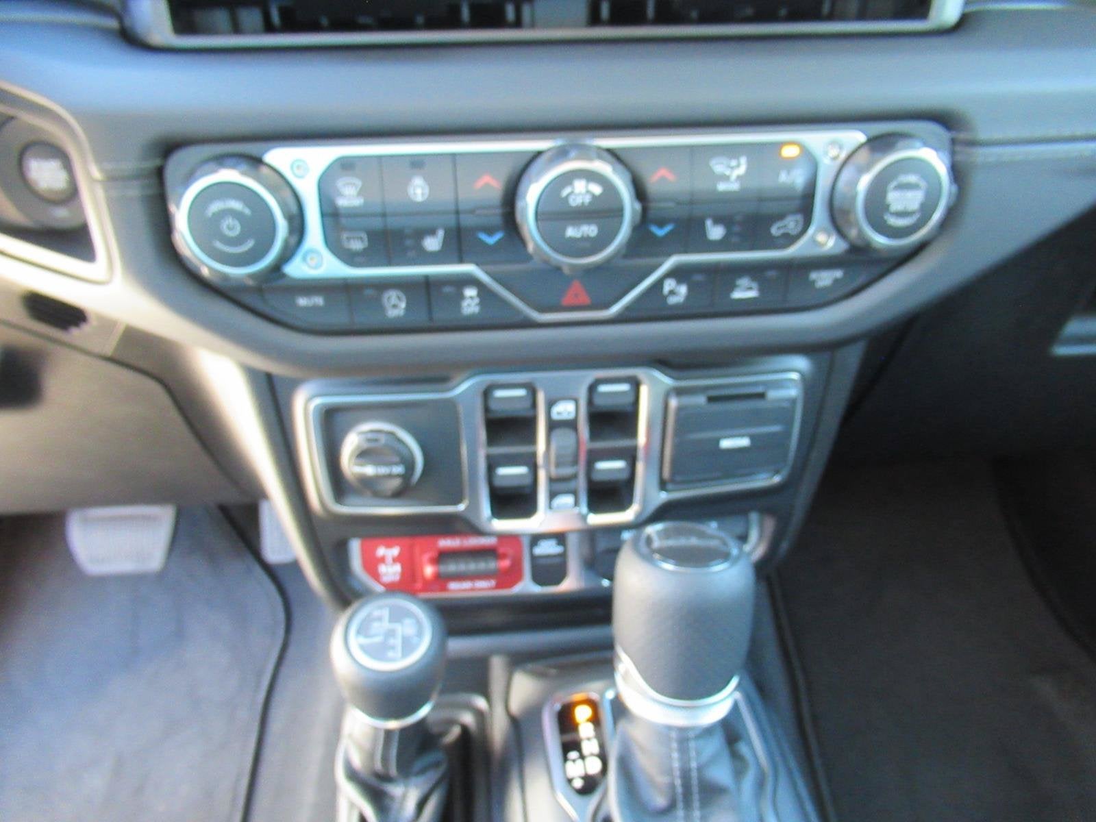 2027 Jeep Gladiator GLADIATOR MOJAVE X 4X4