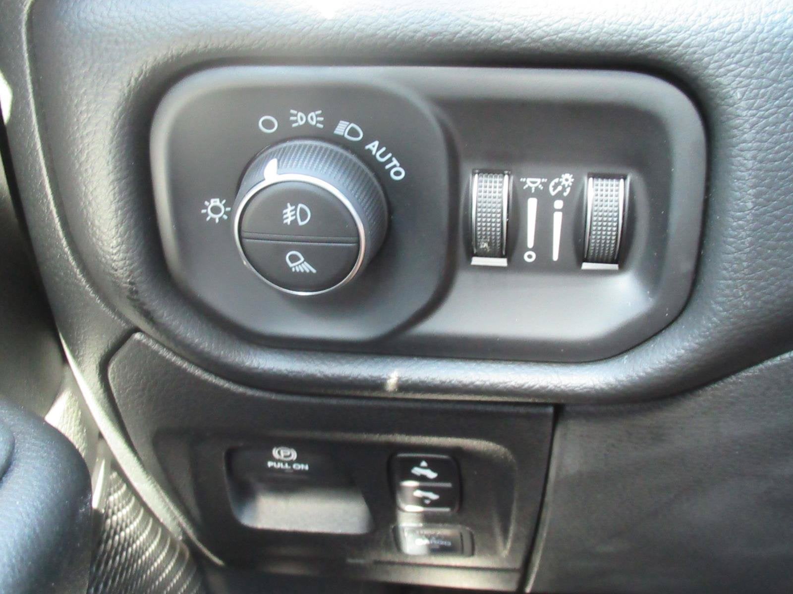 2027 RAM Ram 1500 RAM 1500 BIG HORN CREW CAB 4X4 5'7' BOX