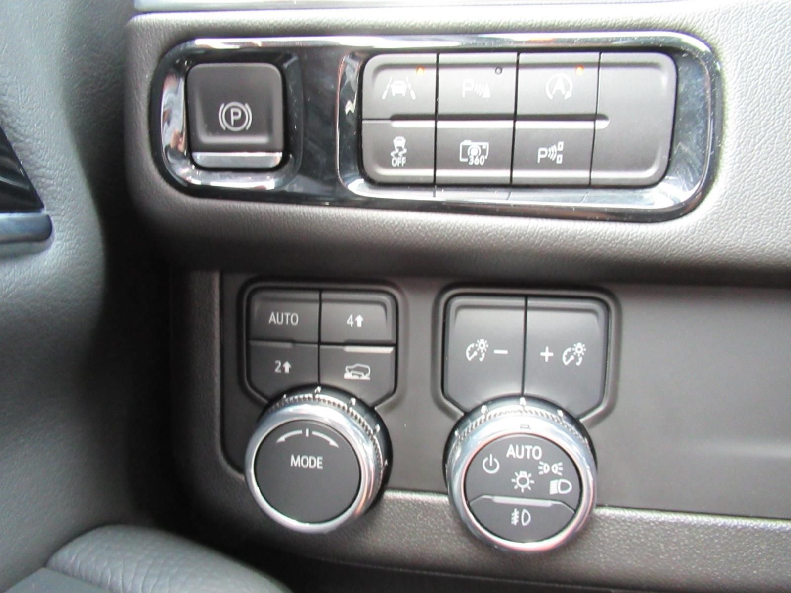 2025 GMC Yukon 4WD Denali
