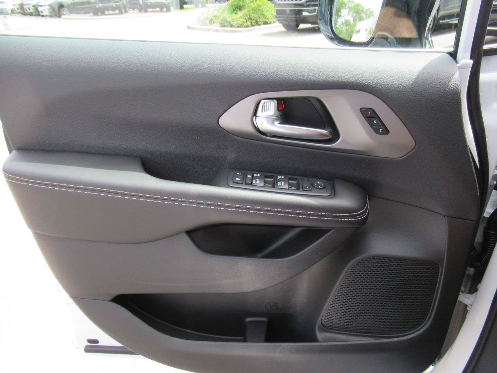 2027 Chrysler Pacifica PACIFICA SELECT