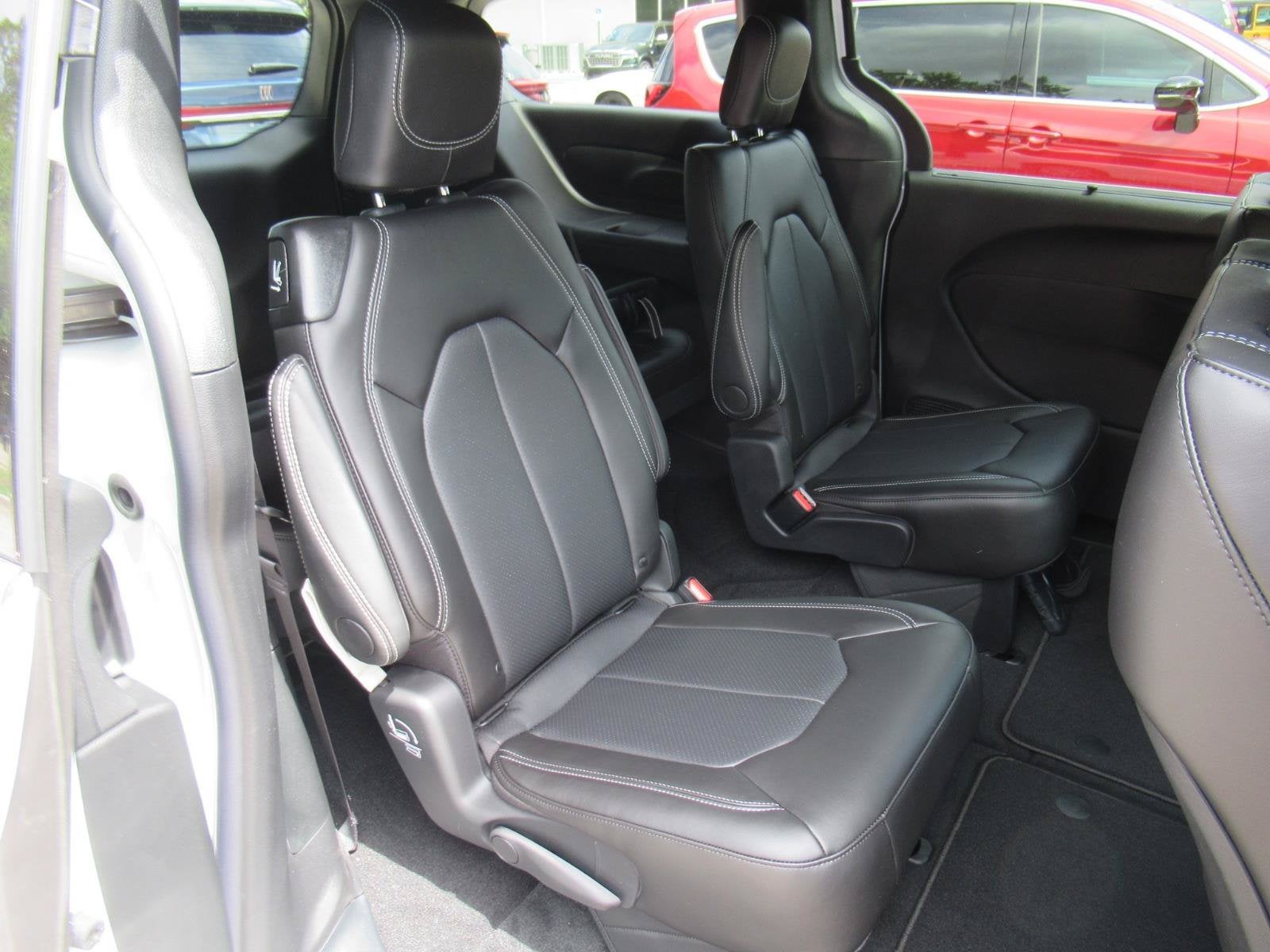 2027 Chrysler Pacifica PACIFICA SELECT