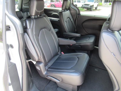2027 Chrysler Pacifica PACIFICA SELECT