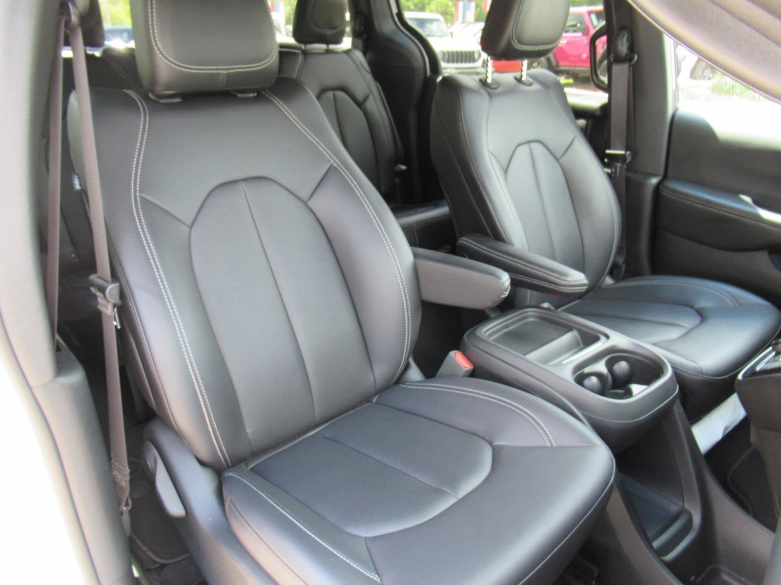 2027 Chrysler Pacifica PACIFICA SELECT