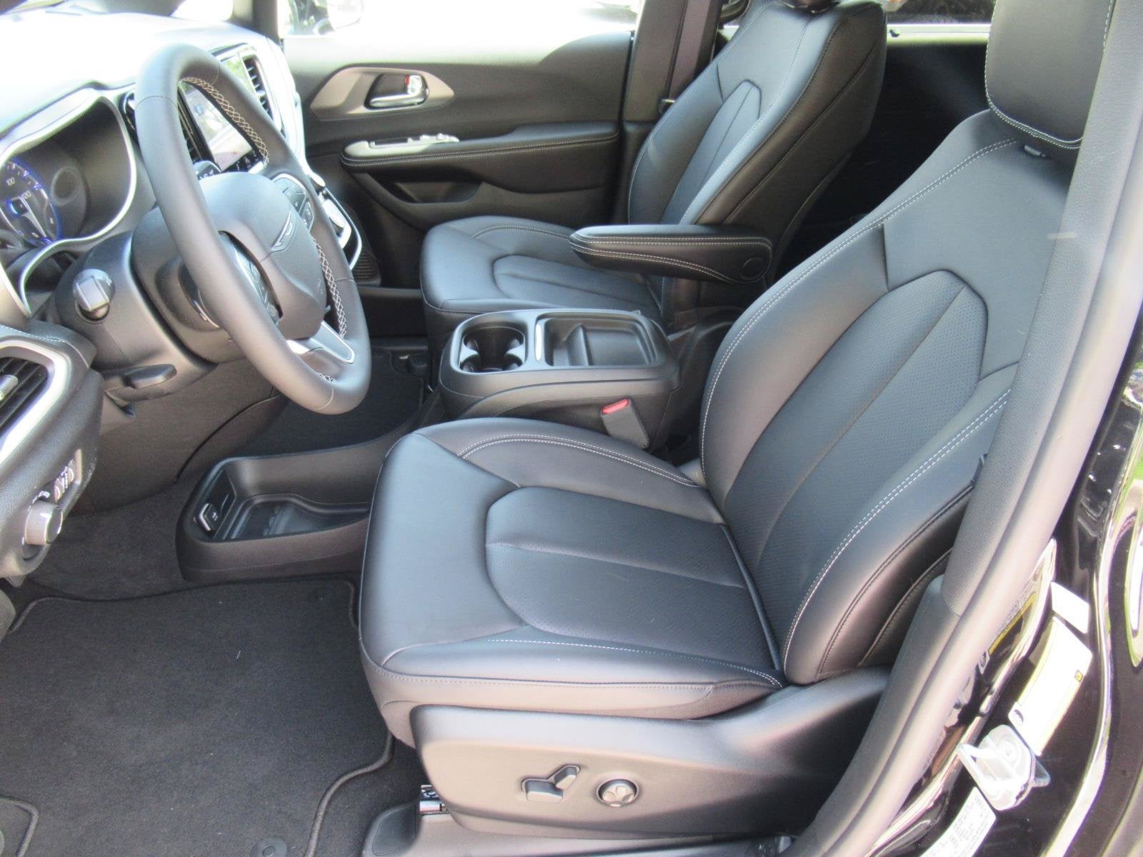 2027 Chrysler Pacifica PACIFICA SELECT