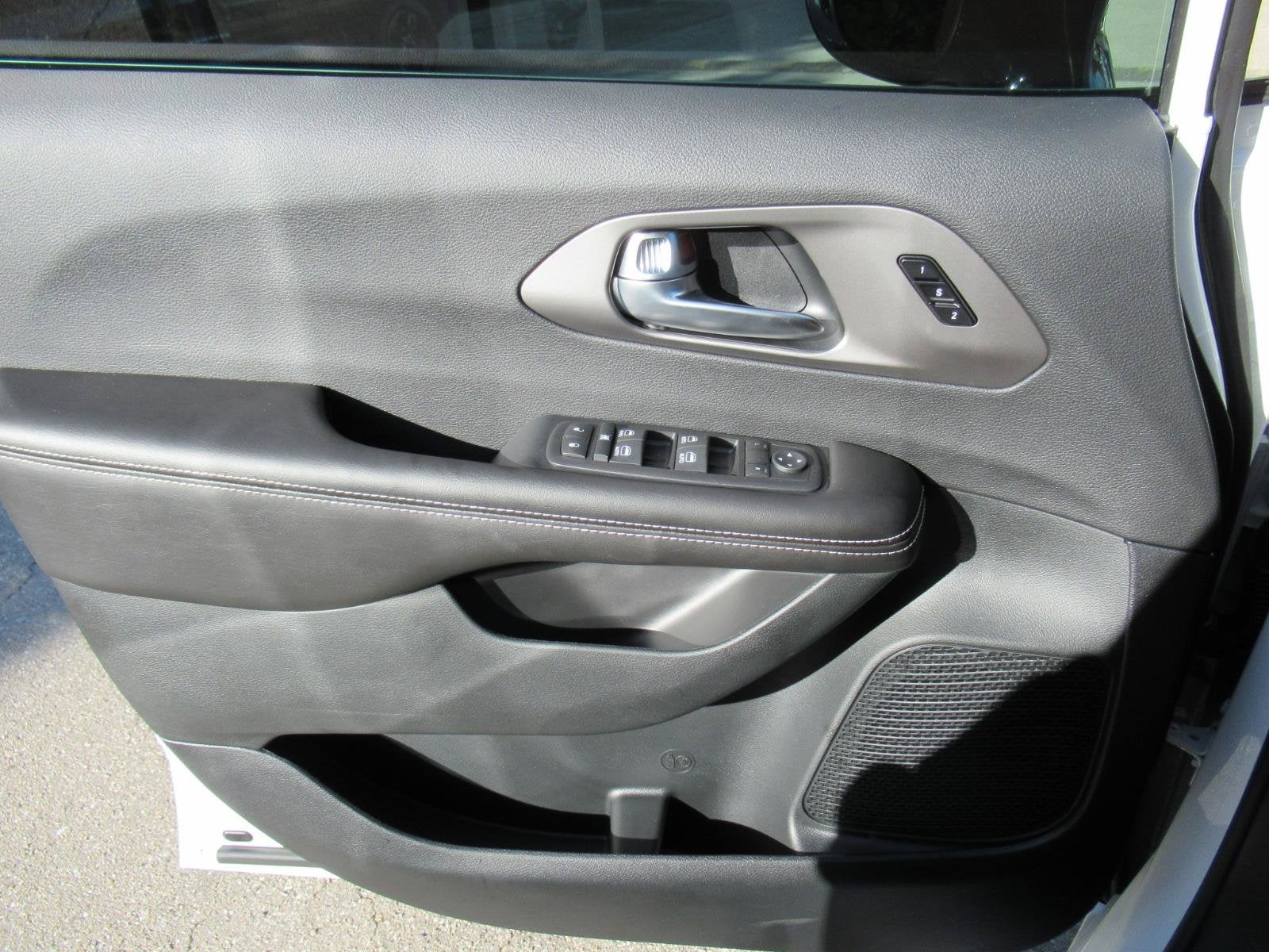 2027 Chrysler Pacifica PACIFICA SELECT