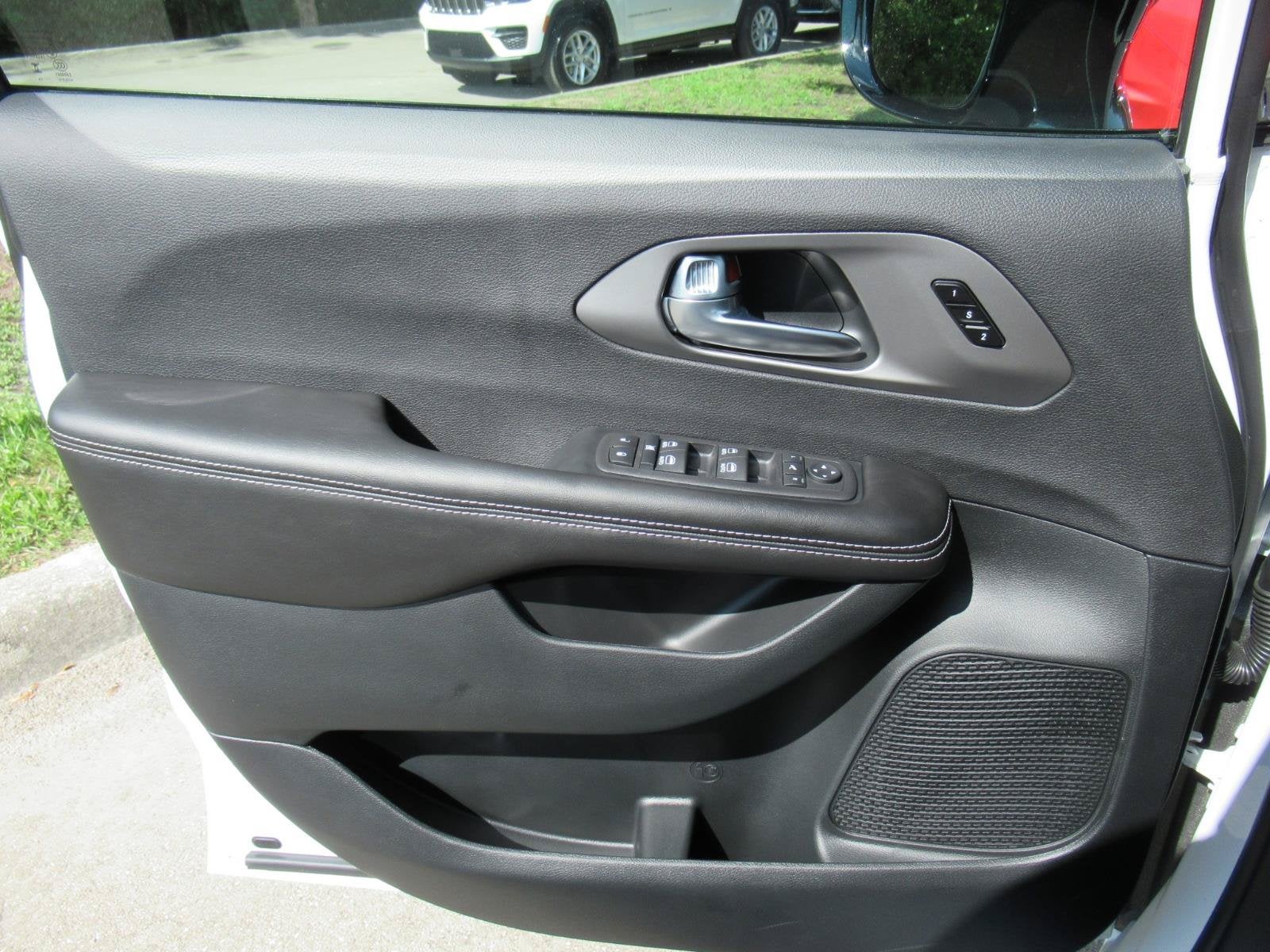 2027 Chrysler Pacifica PACIFICA LIMITED