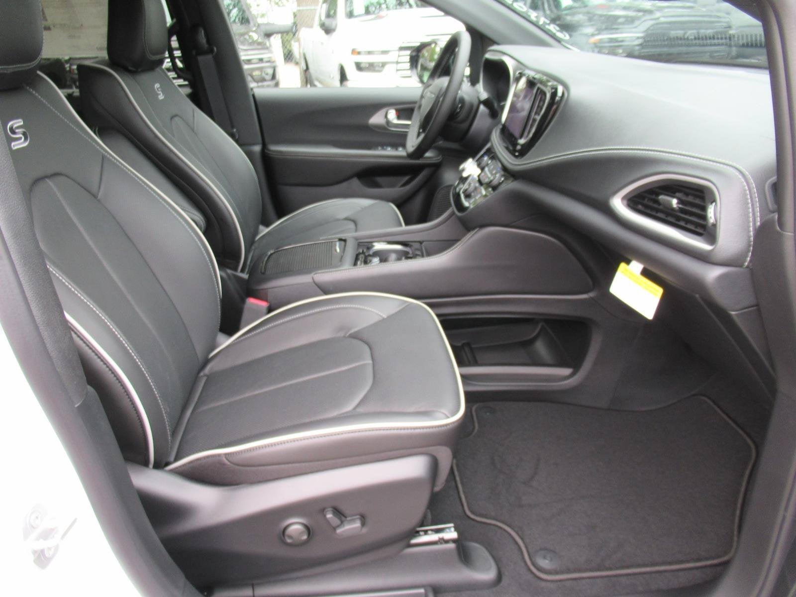 2027 Chrysler Pacifica PACIFICA LIMITED