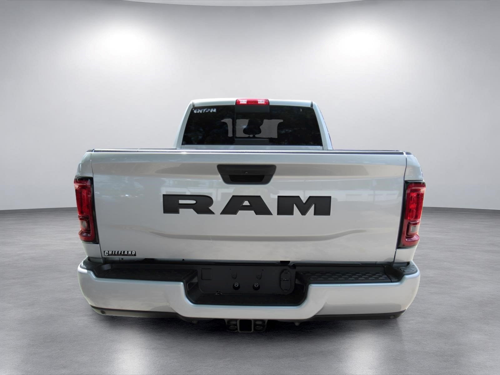 2026 RAM Ram 2500 RAM 2500 BLACK EXPRESS CREW CAB 4X2 6'4' BOX