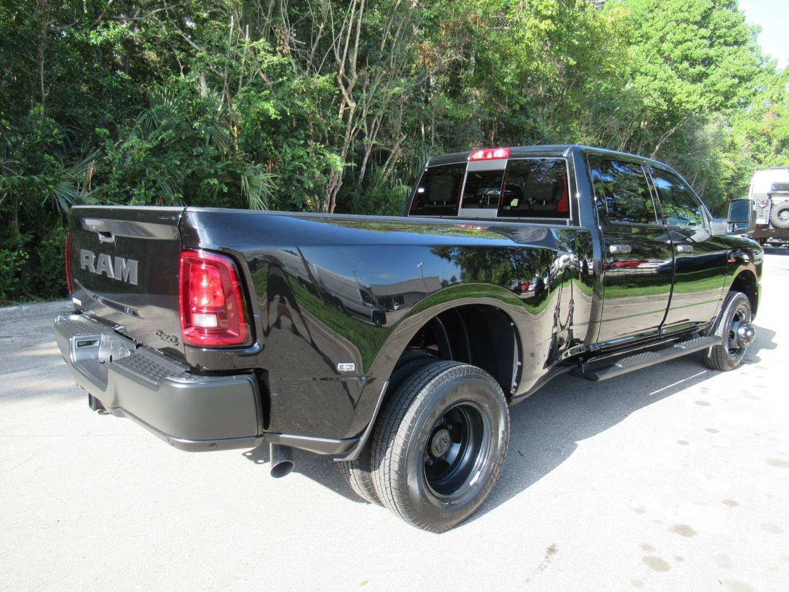2027 RAM Ram 3500 RAM 3500 TRADESMAN CREW CAB 4X4 8' BOX