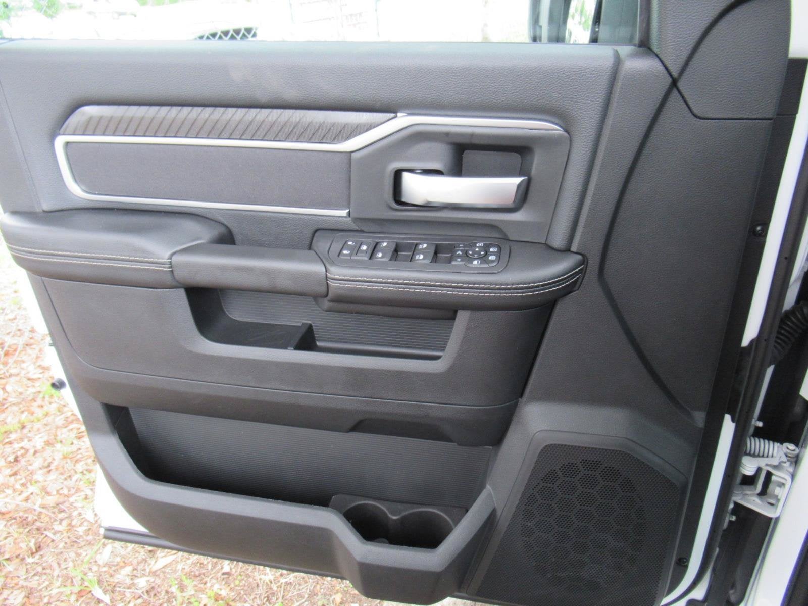 2027 RAM Ram 3500 RAM 3500 BIG HORN CREW CAB 4X4 8' BOX