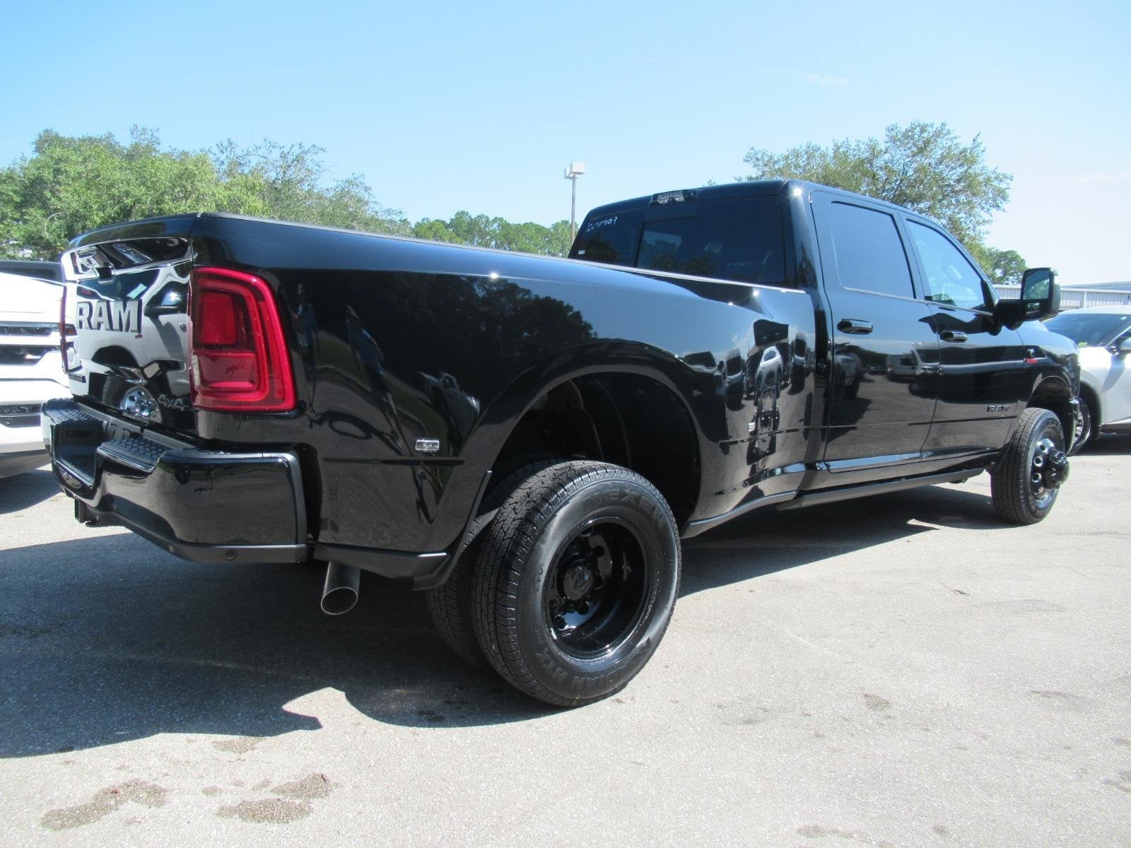 2027 RAM Ram 3500 RAM 3500 LARAMIE CREW CAB 4X4 8' BOX