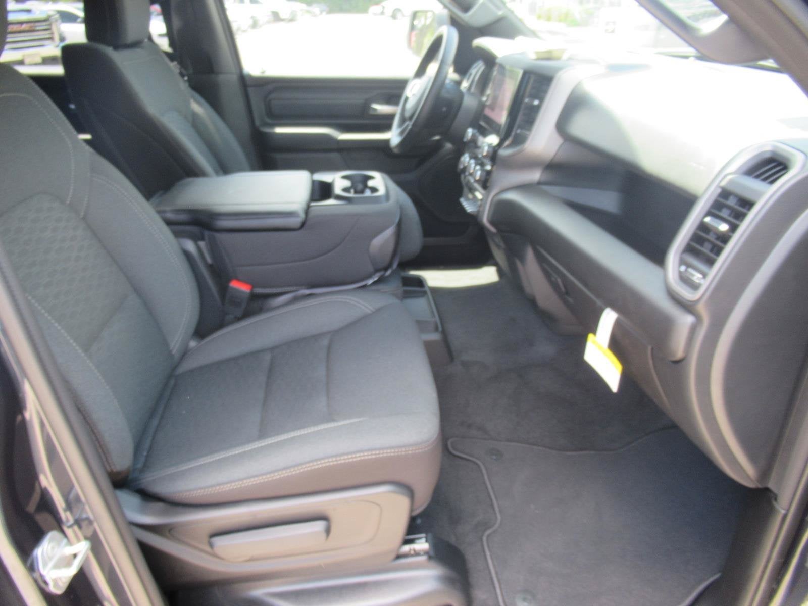 2026 RAM 1500 RAM 1500 EXPRESS CREW CAB 4X2 5'7' BOX