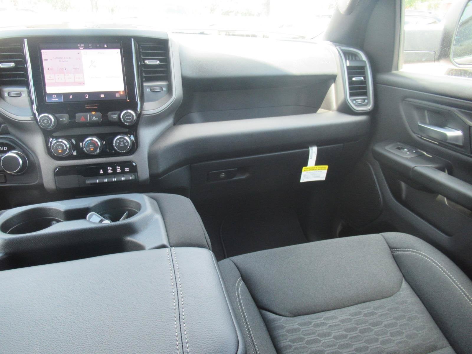 2026 RAM 1500 RAM 1500 EXPRESS CREW CAB 4X2 5'7' BOX